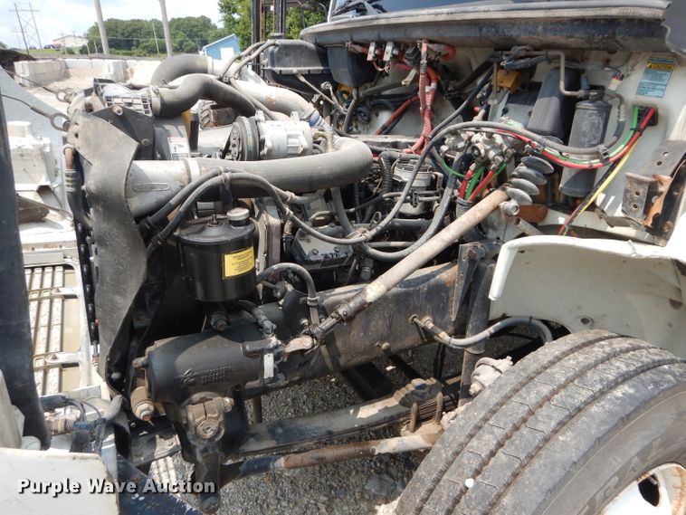 image for item DM4332 2001 Freightliner FL70  flatbed truck