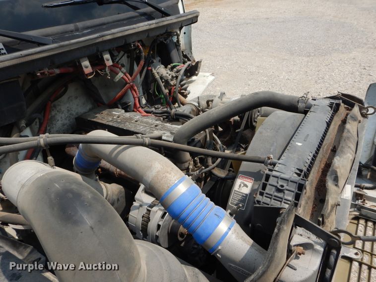 image for item DM4332 2001 Freightliner FL70  flatbed truck