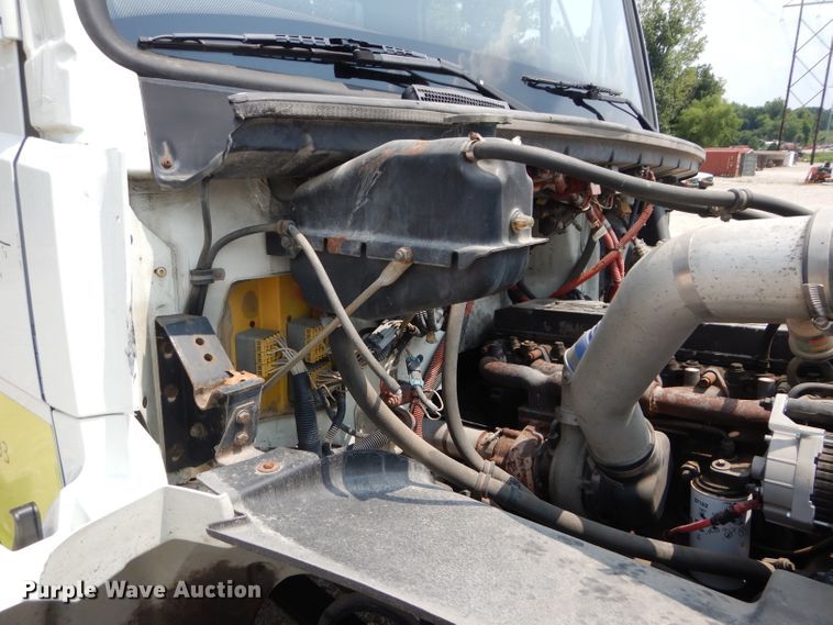 image for item DM4332 2001 Freightliner FL70  flatbed truck