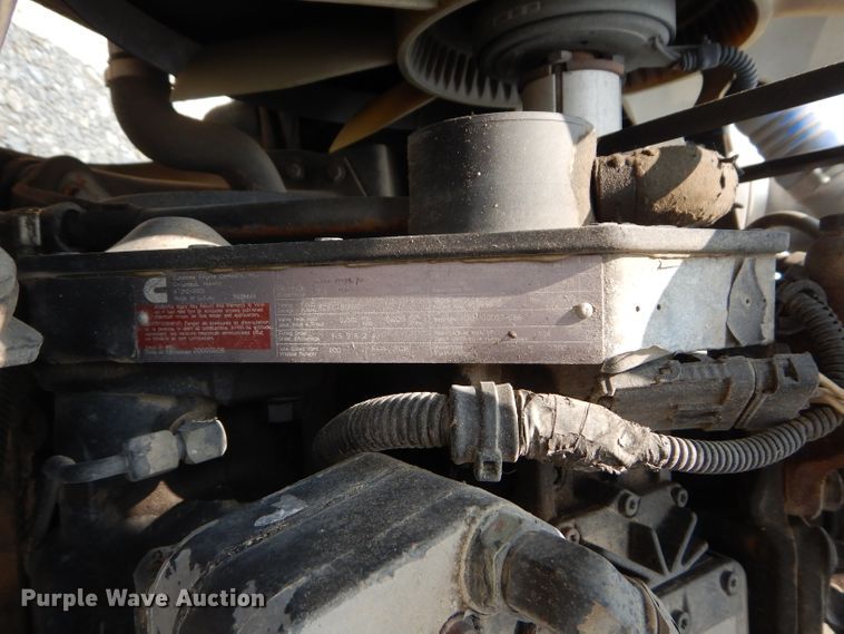 image for item DM4332 2001 Freightliner FL70  flatbed truck