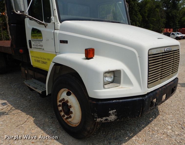 image for item DM4332 2001 Freightliner FL70  flatbed truck