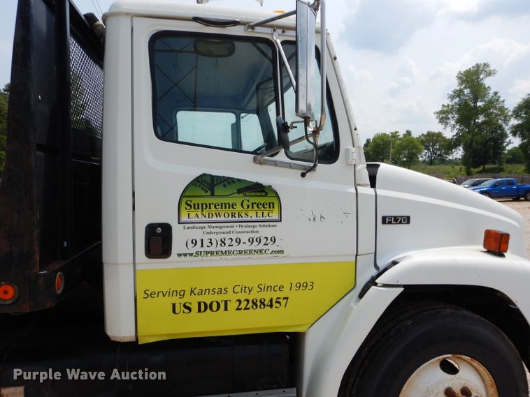 image for item DM4332 2001 Freightliner FL70  flatbed truck