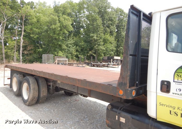 image for item DM4332 2001 Freightliner FL70  flatbed truck