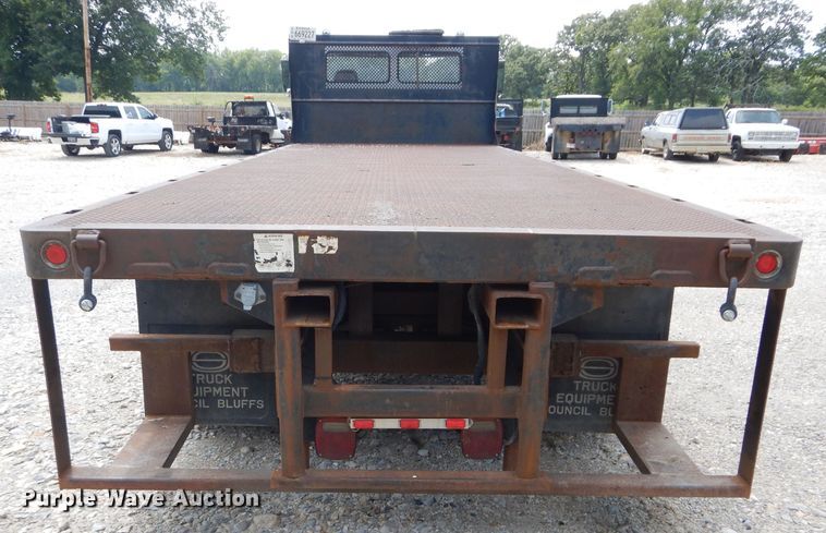 image for item DM4332 2001 Freightliner FL70  flatbed truck