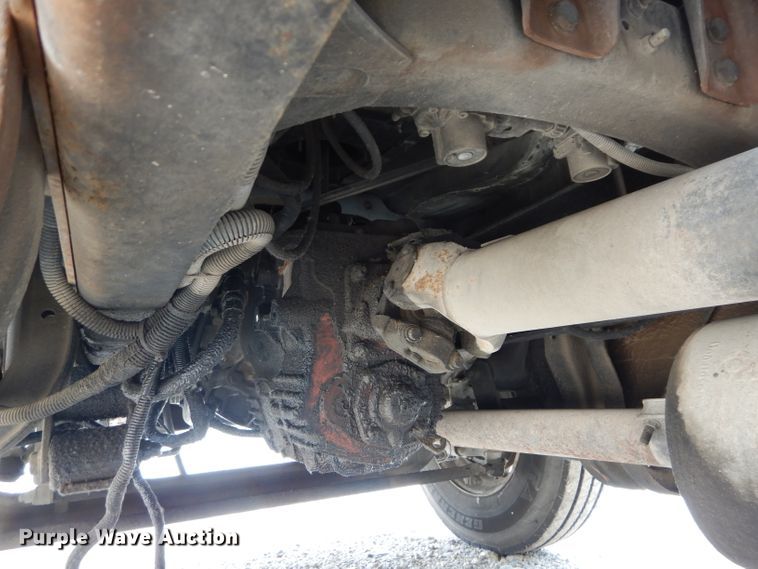 image for item DM4332 2001 Freightliner FL70  flatbed truck