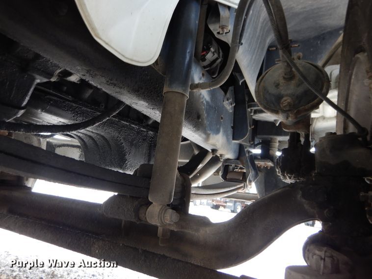 image for item DM4332 2001 Freightliner FL70  flatbed truck