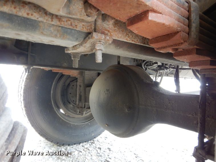 image for item DM4332 2001 Freightliner FL70  flatbed truck