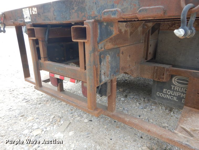 image for item DM4332 2001 Freightliner FL70  flatbed truck