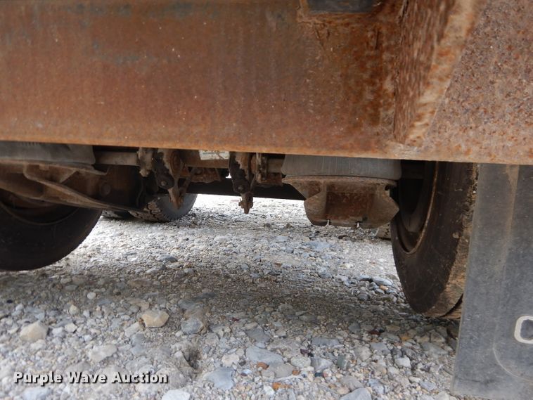 image for item DM4332 2001 Freightliner FL70  flatbed truck