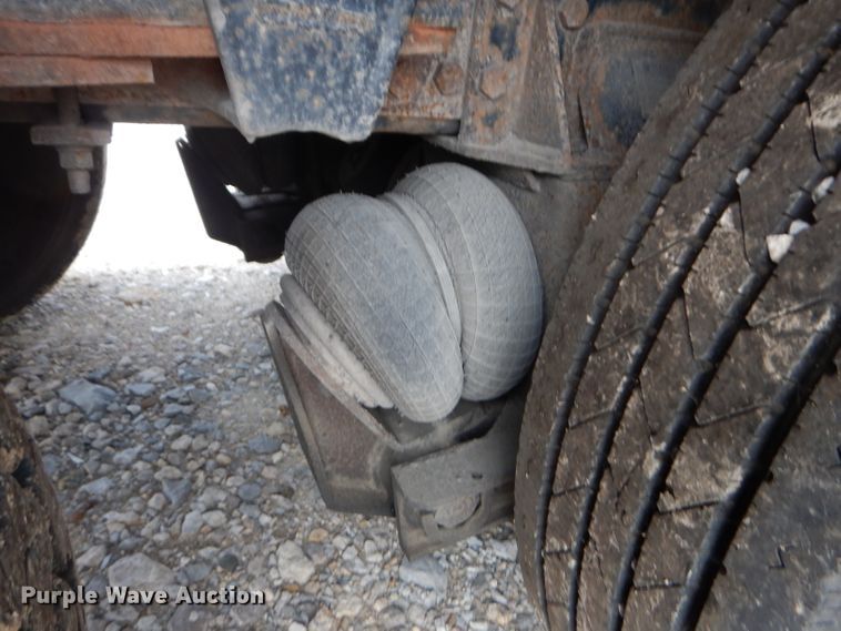 image for item DM4332 2001 Freightliner FL70  flatbed truck