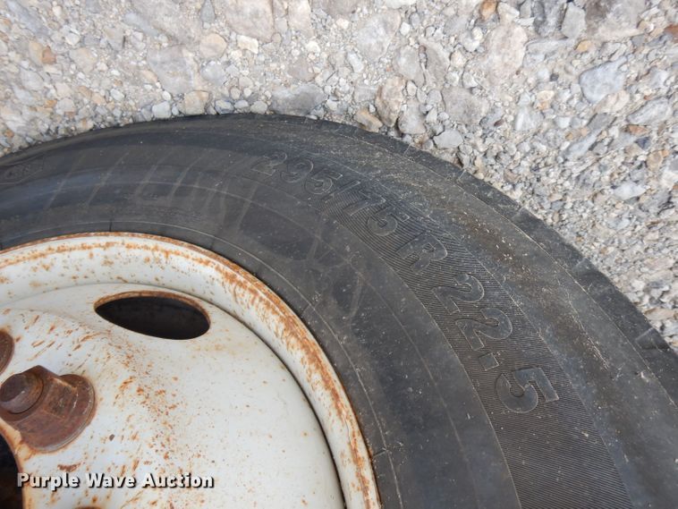 image for item DM4332 2001 Freightliner FL70  flatbed truck