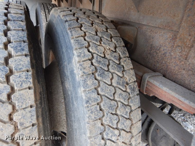 image for item DM4332 2001 Freightliner FL70  flatbed truck