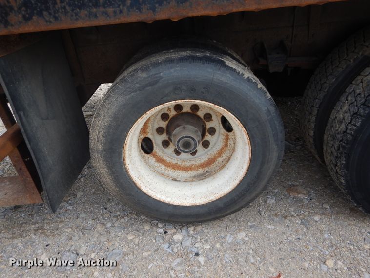 image for item DM4332 2001 Freightliner FL70  flatbed truck