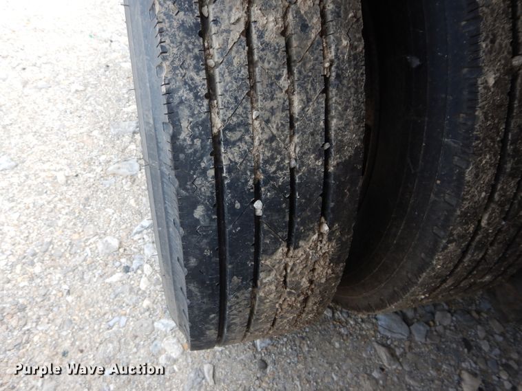 image for item DM4332 2001 Freightliner FL70  flatbed truck