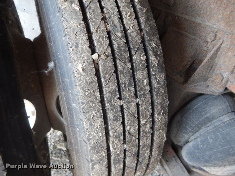 image for item DM4332 2001 Freightliner FL70  flatbed truck