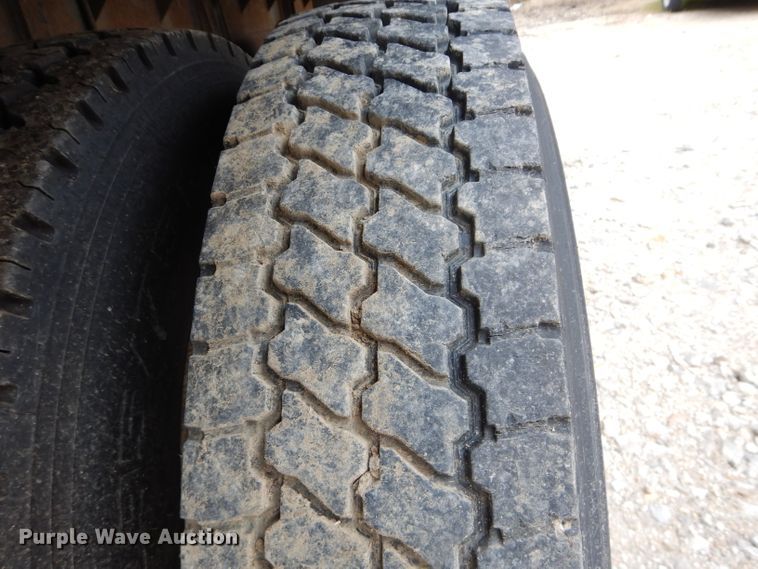 image for item DM4332 2001 Freightliner FL70  flatbed truck