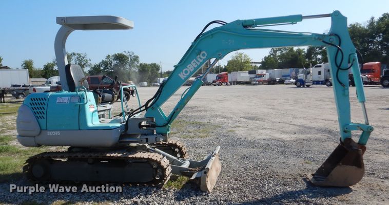 image for item DM6334 1995 Kobelco SK035  mini excavator
