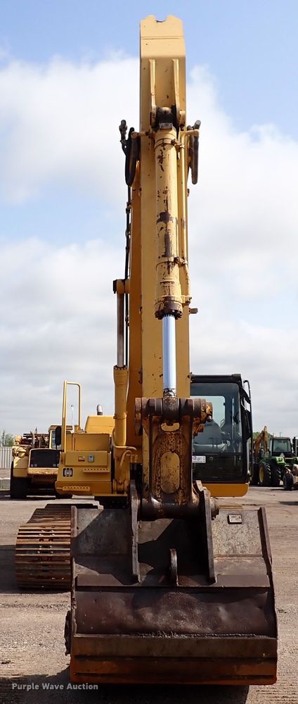 image for item DN1792 2005 John Deere 330C LC  excavator