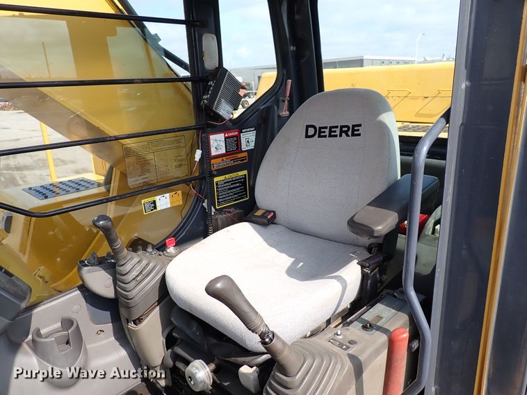 image for item DN1792 2005 John Deere 330C LC  excavator