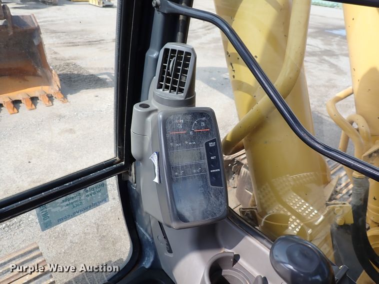 image for item DN1792 2005 John Deere 330C LC  excavator