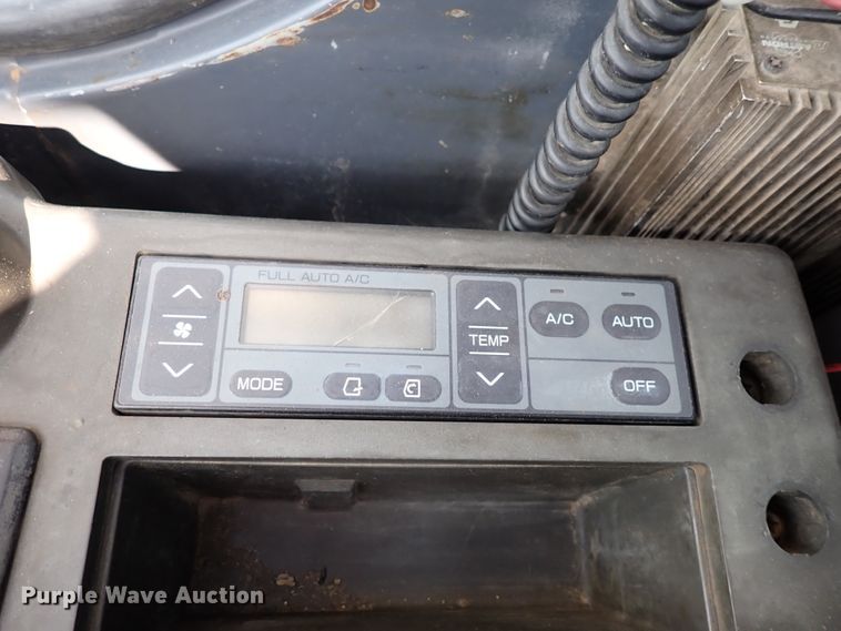 image for item DN1792 2005 John Deere 330C LC  excavator