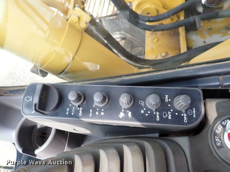 image for item DN1792 2005 John Deere 330C LC  excavator