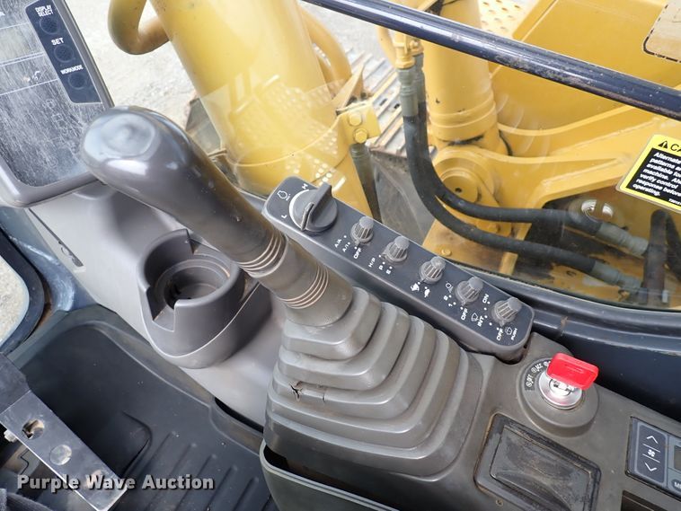 image for item DN1792 2005 John Deere 330C LC  excavator