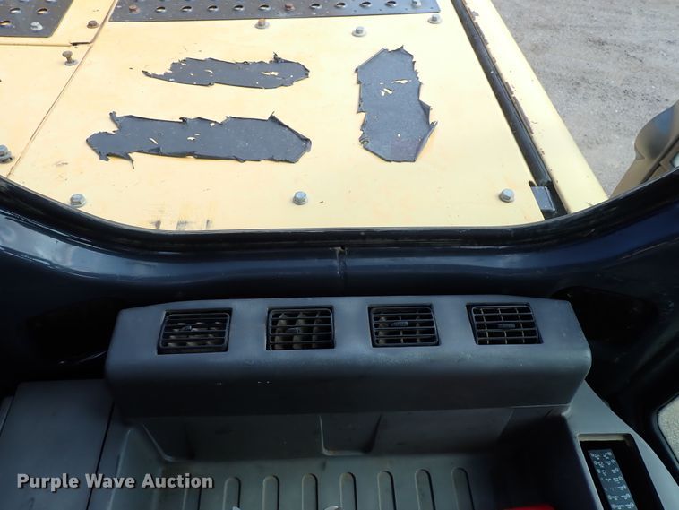 image for item DN1792 2005 John Deere 330C LC  excavator