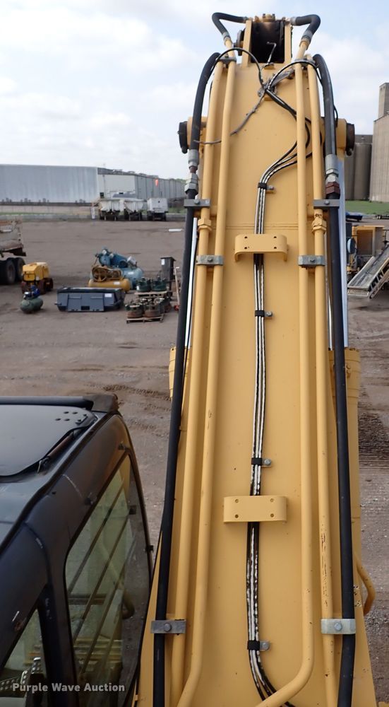 image for item DN1792 2005 John Deere 330C LC  excavator