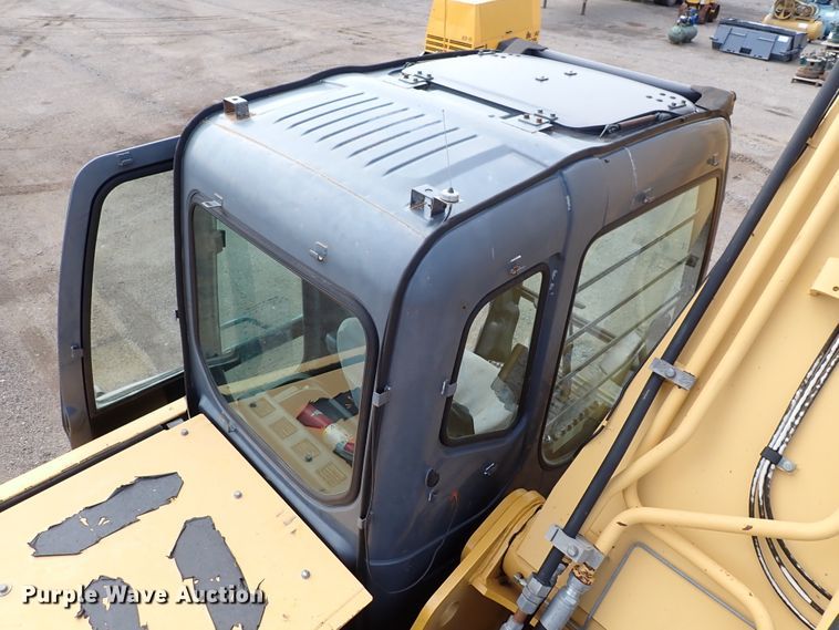 image for item DN1792 2005 John Deere 330C LC  excavator