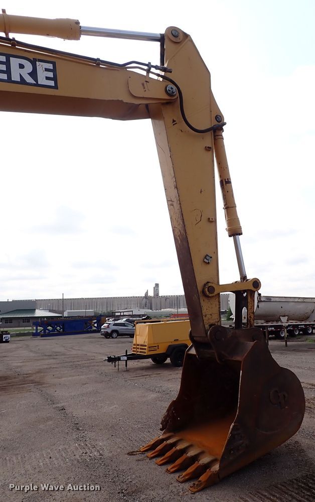 image for item DN1792 2005 John Deere 330C LC  excavator