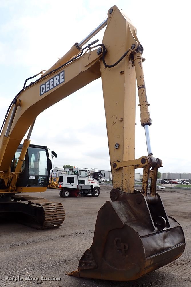 image for item DN1792 2005 John Deere 330C LC  excavator