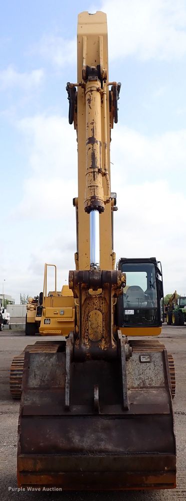 image for item DN1792 2005 John Deere 330C LC  excavator