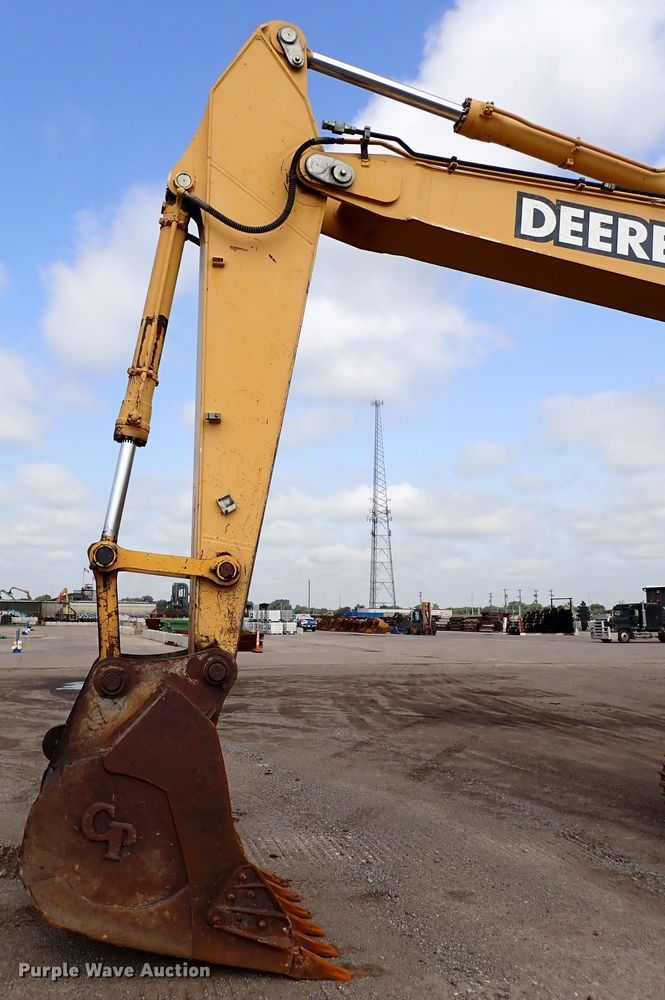 image for item DN1792 2005 John Deere 330C LC  excavator