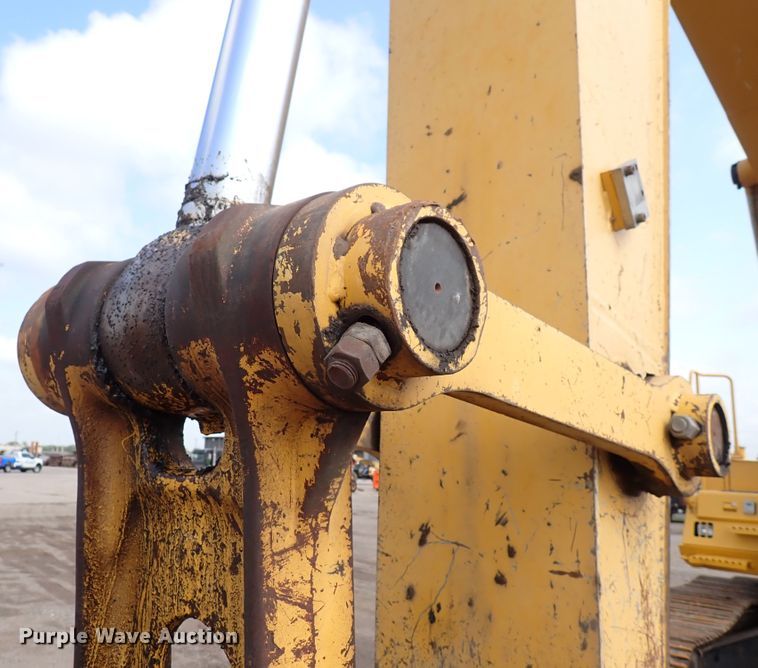 image for item DN1792 2005 John Deere 330C LC  excavator