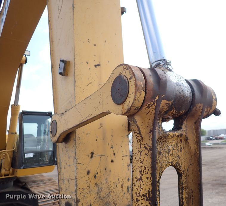 image for item DN1792 2005 John Deere 330C LC  excavator
