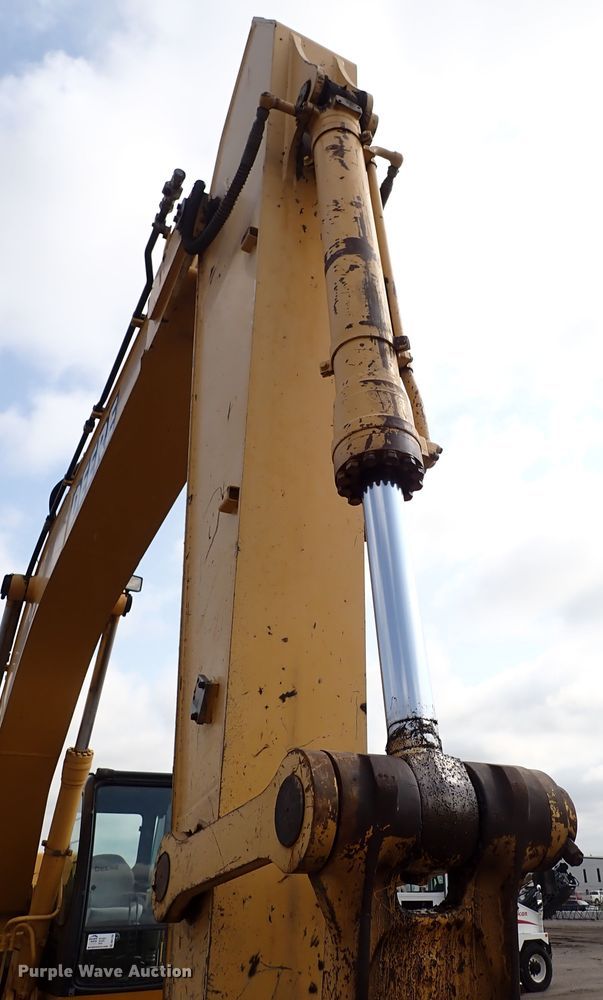 image for item DN1792 2005 John Deere 330C LC  excavator