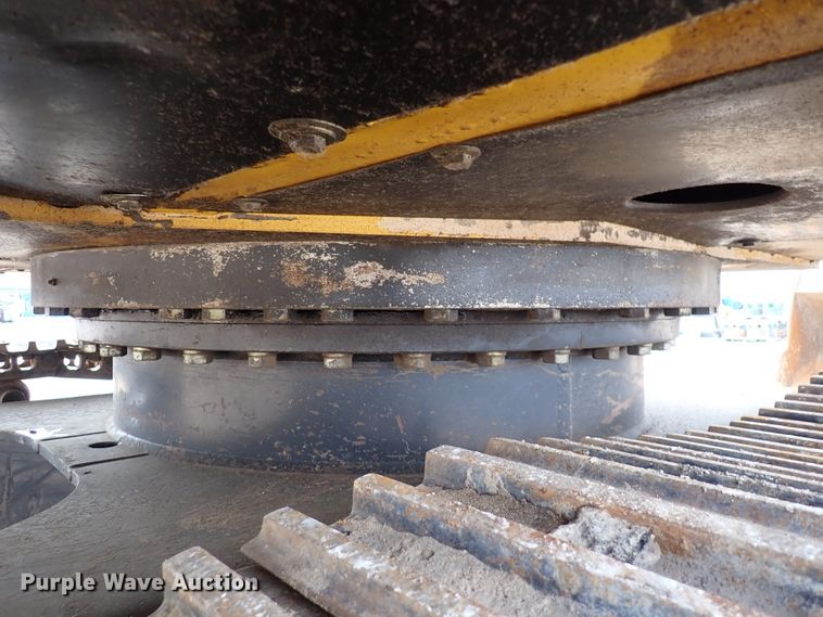 image for item DN1792 2005 John Deere 330C LC  excavator