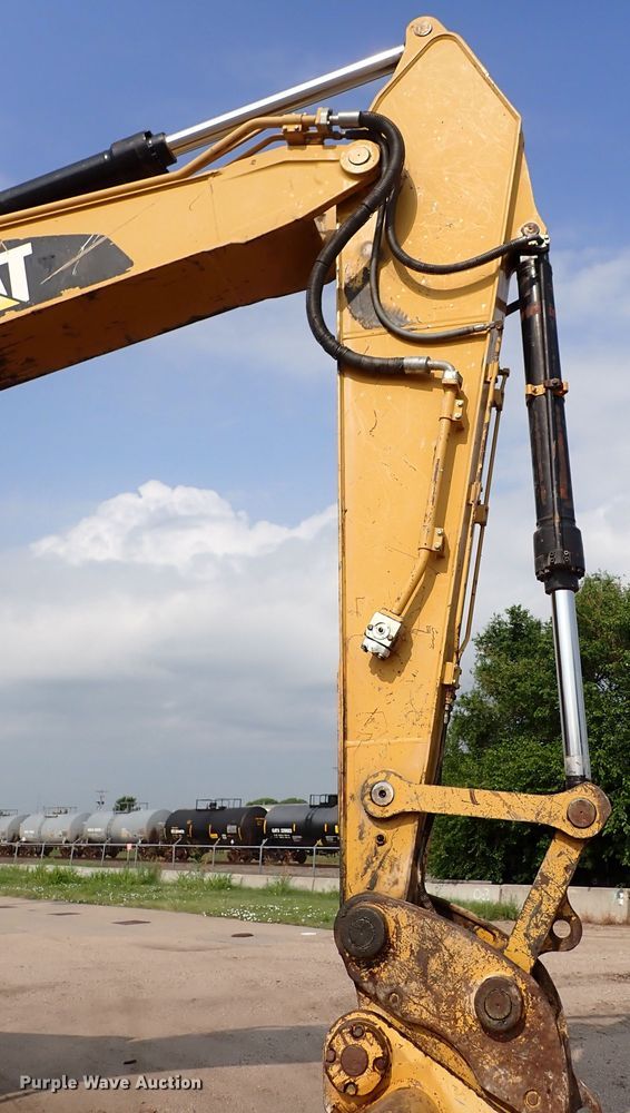 image for item DN1800 2009 Caterpillar 320DL  excavator