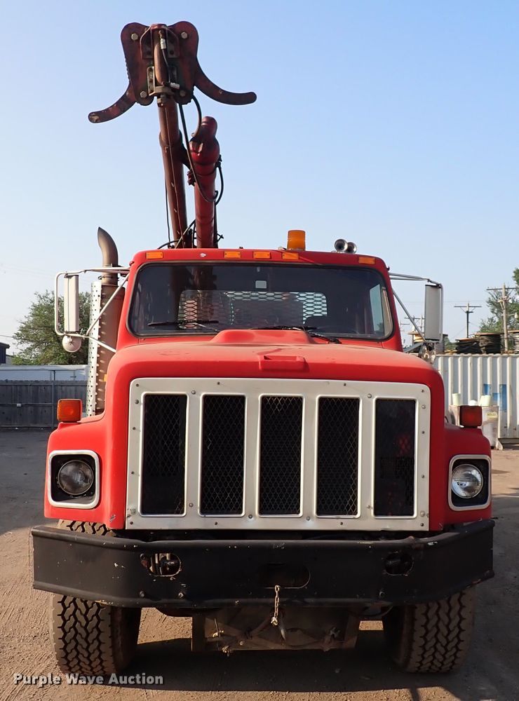 image for item DN1839 1982 International  drilling rig truck