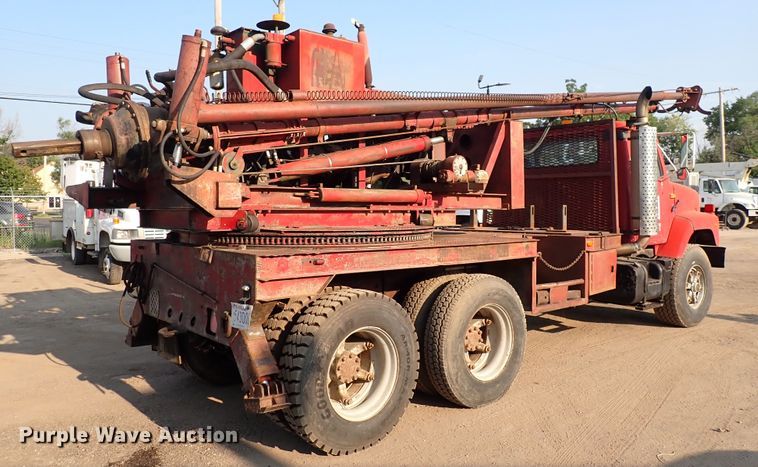 image for item DN1839 1982 International  drilling rig truck