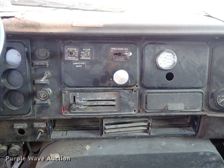 image for item DN1839 1982 International  drilling rig truck