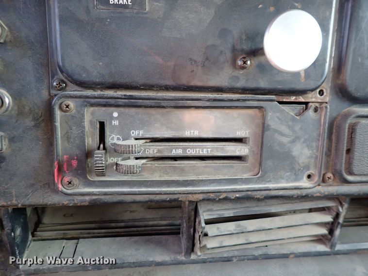 image for item DN1839 1982 International  drilling rig truck