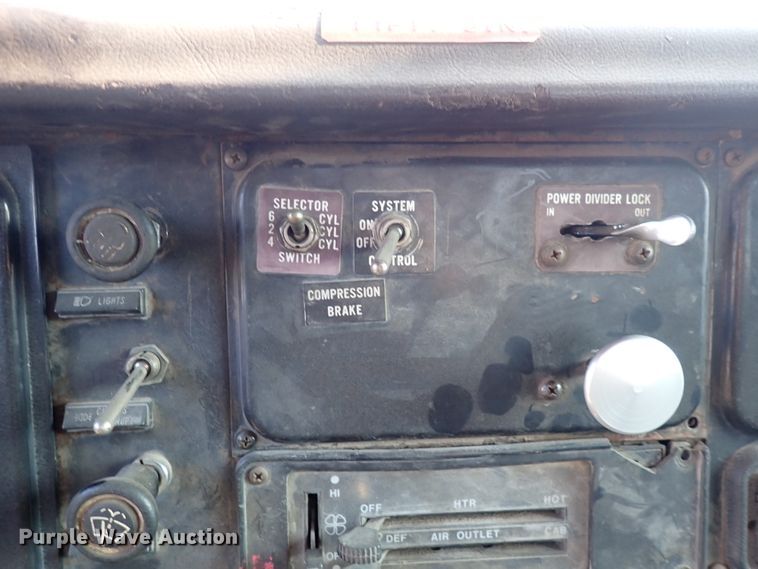 image for item DN1839 1982 International  drilling rig truck