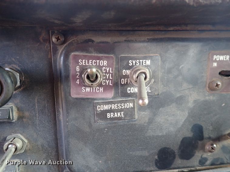 image for item DN1839 1982 International  drilling rig truck