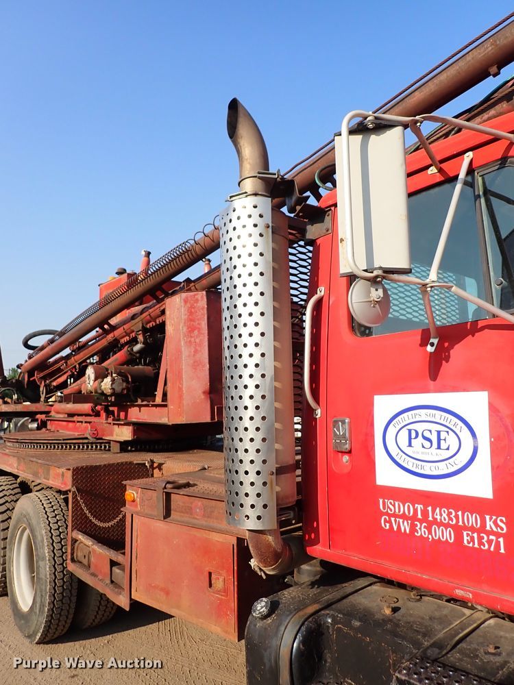 image for item DN1839 1982 International  drilling rig truck