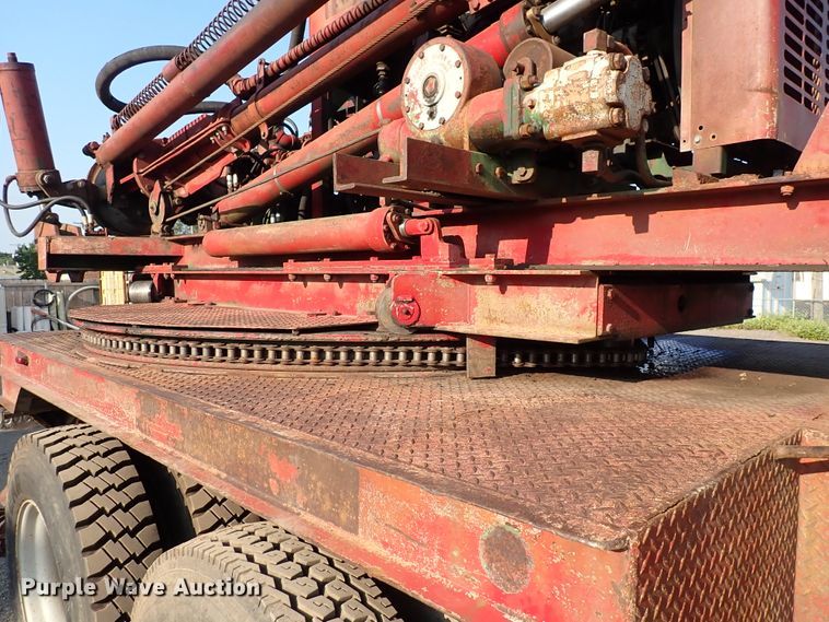 image for item DN1839 1982 International  drilling rig truck