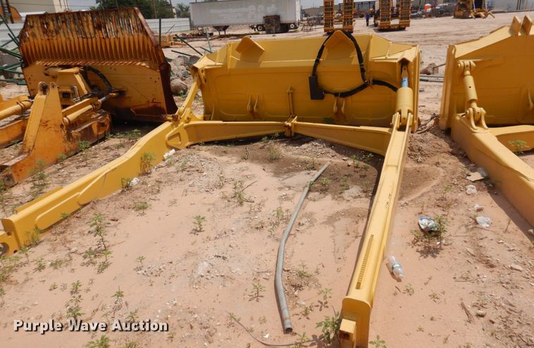 image for item ED9807 John Deere  10'4"W semi-u dozer blade