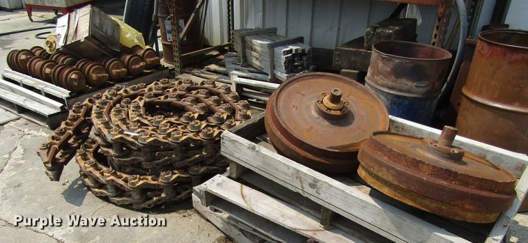 image for item EV9283 Caterpillar D4H dozer undercarriage parts