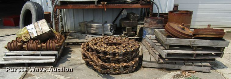 image for item EV9283 Caterpillar D4H dozer undercarriage parts